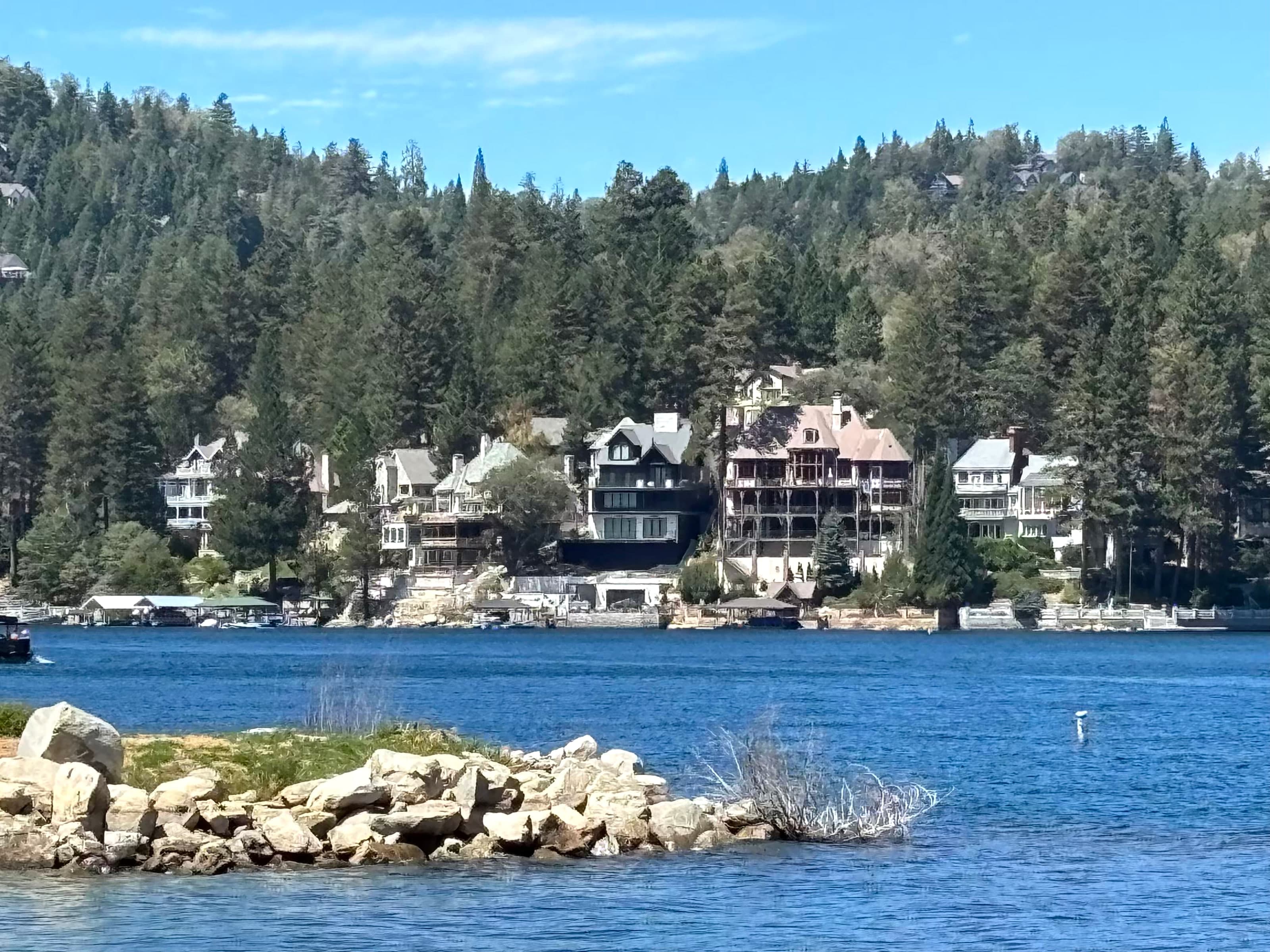 Lakefront homes and docks in the pines along Lake Arrowhead.