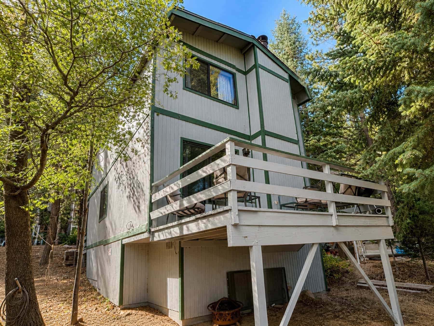 A hillside house and deck in Running Springs