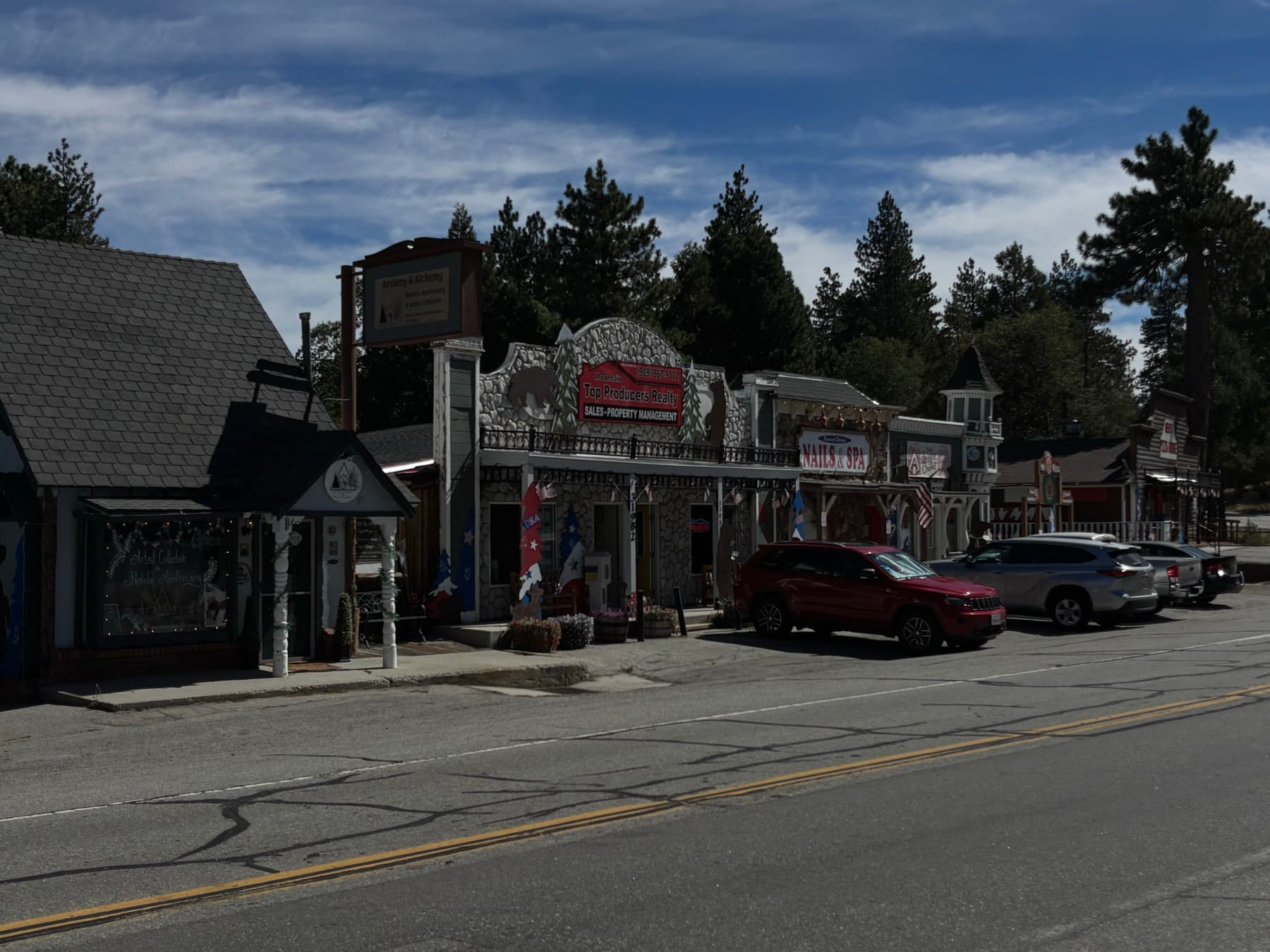 Shops along the main road in Running Springs.